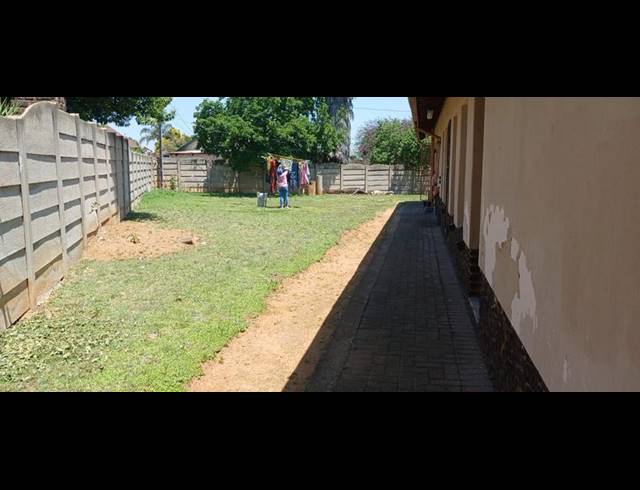 3 BEDROOM HOUSE FOR SALE IN BIRCHLEIGH NORTH